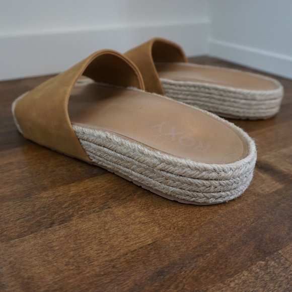 Roxy Slides - Picture 2 of 3